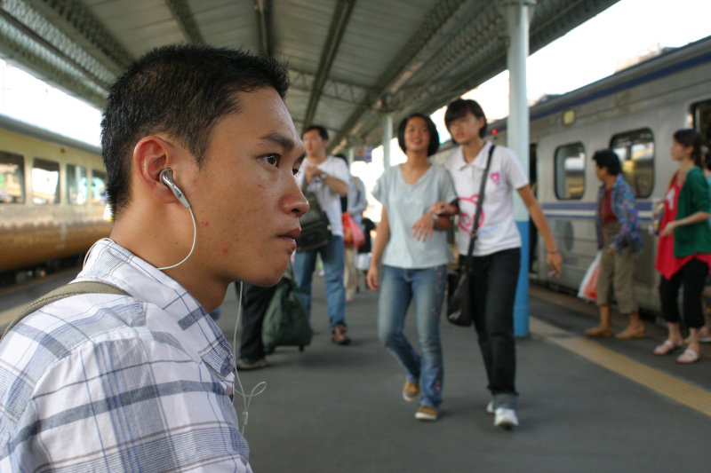 台灣鐵路旅遊攝影彰化火車站月台旅客2005年攝影照片32