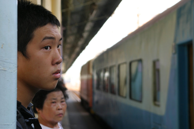 台灣鐵路旅遊攝影彰化火車站月台旅客2005年攝影照片35