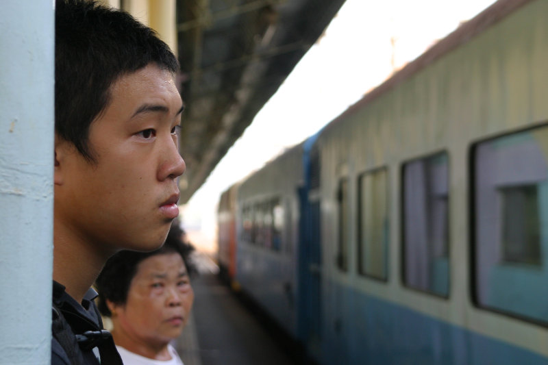 台灣鐵路旅遊攝影彰化火車站月台旅客2005年攝影照片36