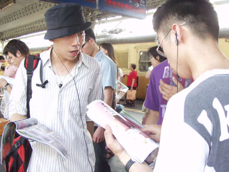 台灣鐵路旅遊攝影彰化火車站月台旅客2005年攝影照片59