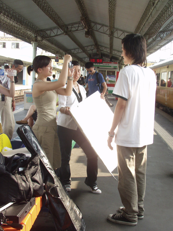 台灣鐵路旅遊攝影彰化火車站月台旅客2005年攝影照片65