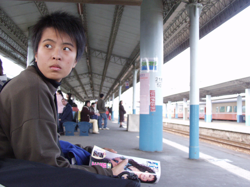 台灣鐵路旅遊攝影彰化火車站月台旅客2006年攝影照片7