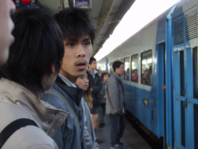 台灣鐵路旅遊攝影彰化火車站月台旅客2006年攝影照片19