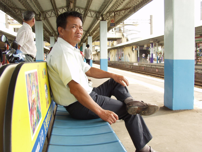 台灣鐵路旅遊攝影彰化火車站月台旅客2006年攝影照片20
