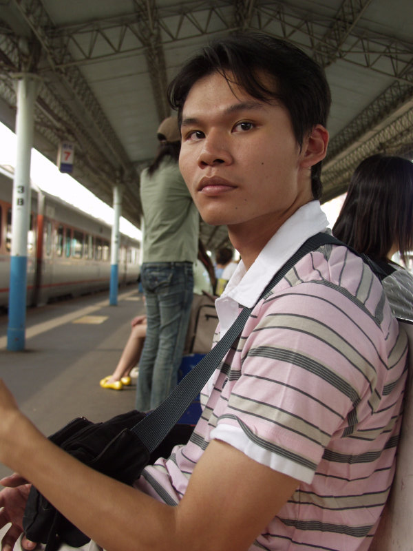 台灣鐵路旅遊攝影彰化火車站月台旅客2006年攝影照片35