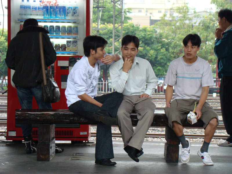 台灣鐵路旅遊攝影彰化火車站月台旅客2007年攝影照片6