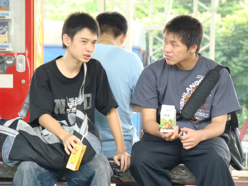 台灣鐵路旅遊攝影彰化火車站月台旅客2007年攝影照片53