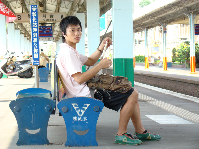 台灣鐵路旅遊攝影彰化火車站月台旅客2007年攝影照片62