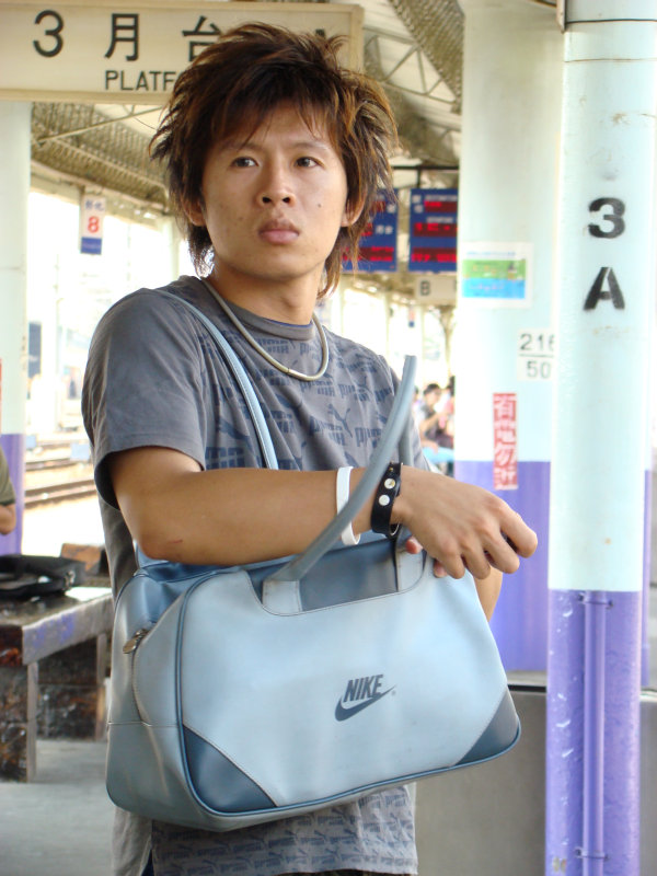 台灣鐵路旅遊攝影彰化火車站月台旅客2007年攝影照片65