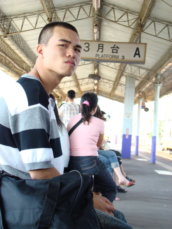 台灣鐵路旅遊攝影彰化火車站月台旅客2007年攝影照片67