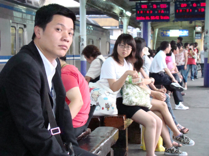 台灣鐵路旅遊攝影彰化火車站月台旅客2007年攝影照片73