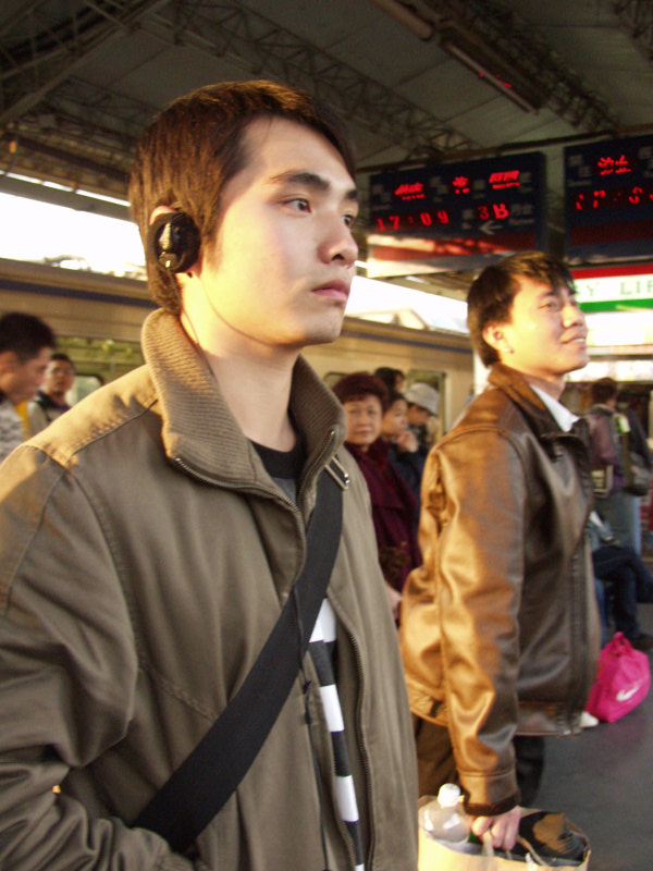 台灣鐵路旅遊攝影彰化火車站月台旅客2007年攝影照片133
