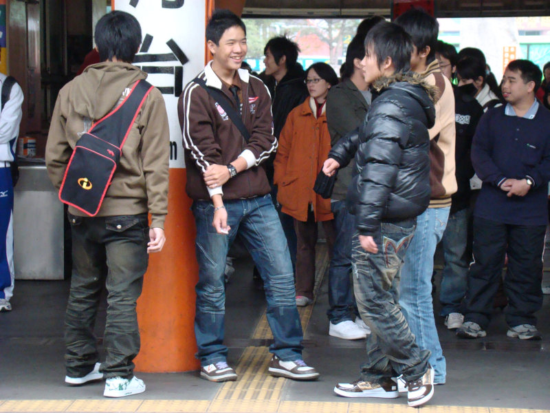台灣鐵路旅遊攝影彰化火車站月台旅客2008年攝影照片27