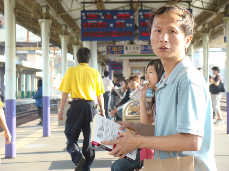 台灣鐵路旅遊攝影彰化火車站月台旅客2008年攝影照片37