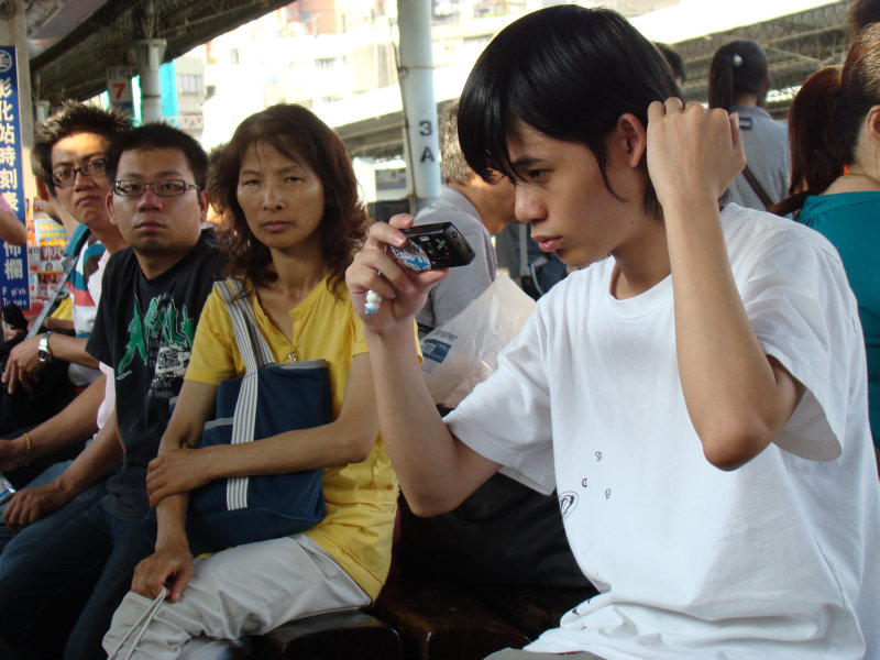 台灣鐵路旅遊攝影彰化火車站月台旅客2008年攝影照片45
