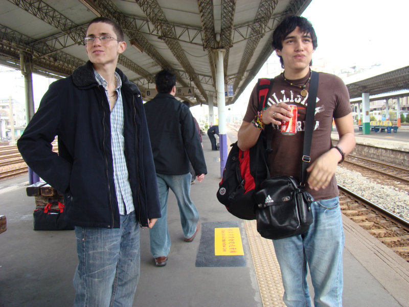 台灣鐵路旅遊攝影彰化火車站月台旅客2009年攝影照片27