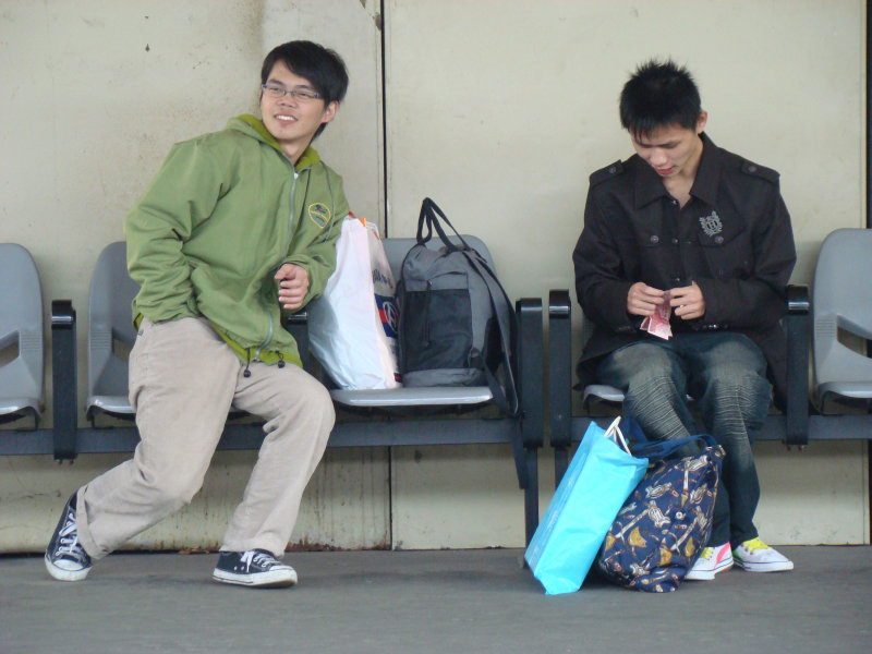 台灣鐵路旅遊攝影彰化火車站月台旅客2009年攝影照片43