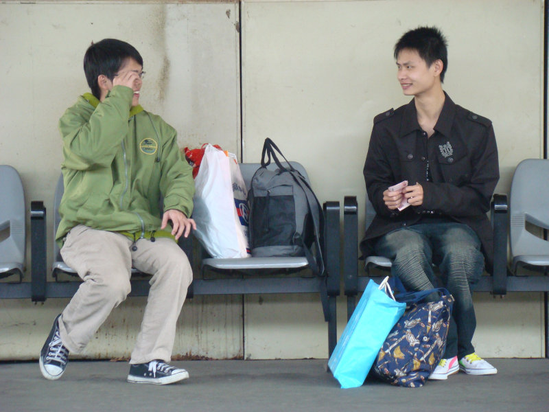 台灣鐵路旅遊攝影彰化火車站月台旅客2009年攝影照片44