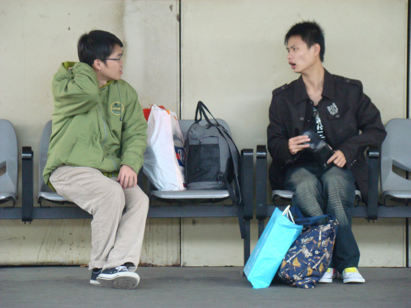 台灣鐵路旅遊攝影彰化火車站月台旅客2009年攝影照片45