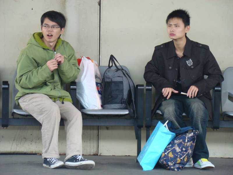 台灣鐵路旅遊攝影彰化火車站月台旅客2009年攝影照片46
