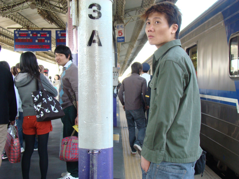 台灣鐵路旅遊攝影彰化火車站月台旅客2009年攝影照片49