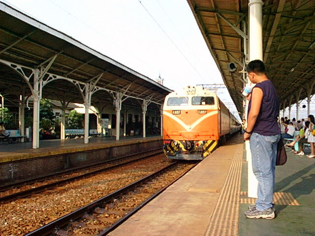 台灣鐵路旅遊攝影手機拍台中火車站-太安新站攝影照片1