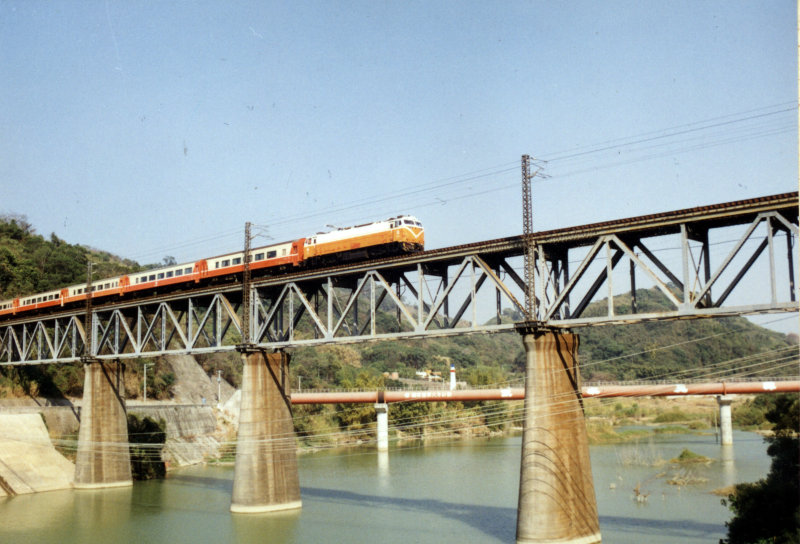 台灣鐵路旅遊攝影舊山線鐵路鯉魚潭橋攝影照片1
