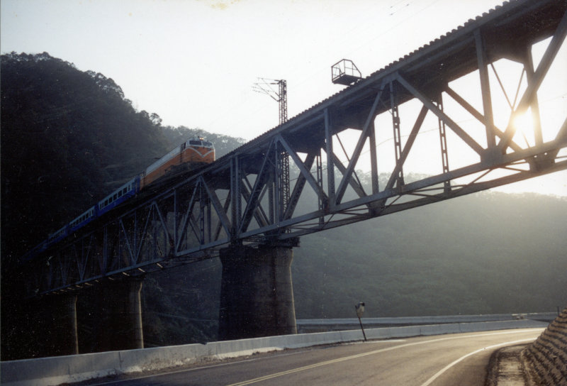 台灣鐵路旅遊攝影舊山線鐵路鯉魚潭橋攝影照片2