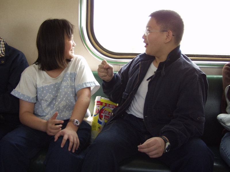 台灣鐵路旅遊攝影電車-區間車交談的旅客2002攝影照片6