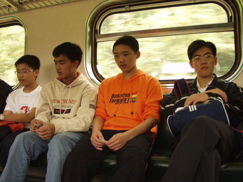 台灣鐵路旅遊攝影電車-區間車交談的旅客2002攝影照片9