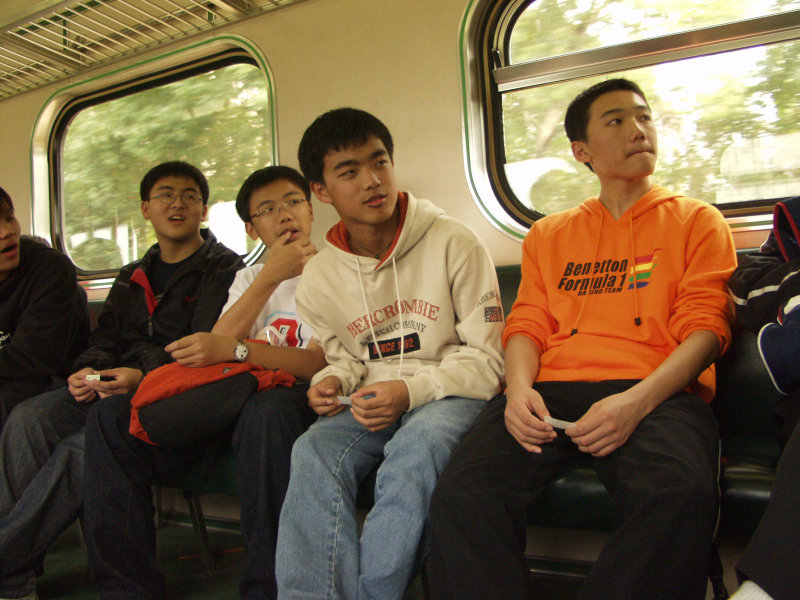 台灣鐵路旅遊攝影電車-區間車交談的旅客2002攝影照片10