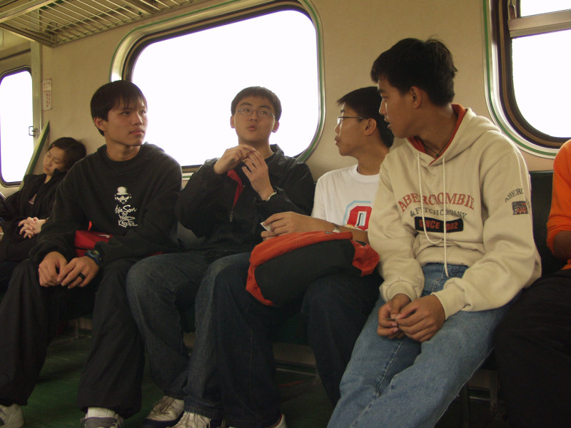 台灣鐵路旅遊攝影電車-區間車交談的旅客2002攝影照片17