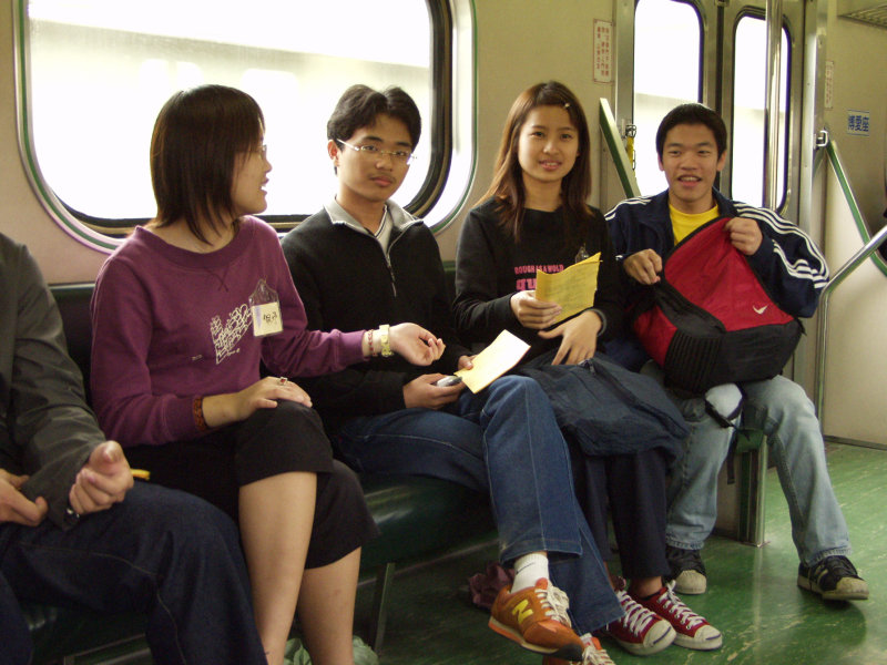 台灣鐵路旅遊攝影電車-區間車交談的旅客2002攝影照片24