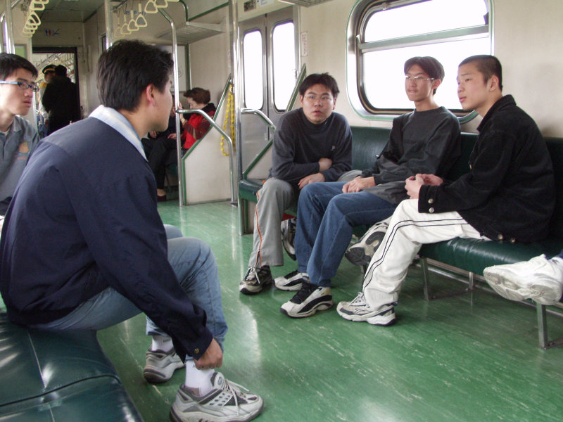 台灣鐵路旅遊攝影電車-區間車交談的旅客2002攝影照片26