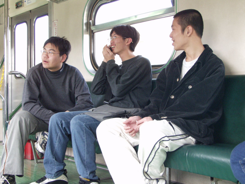 台灣鐵路旅遊攝影電車-區間車交談的旅客2002攝影照片28