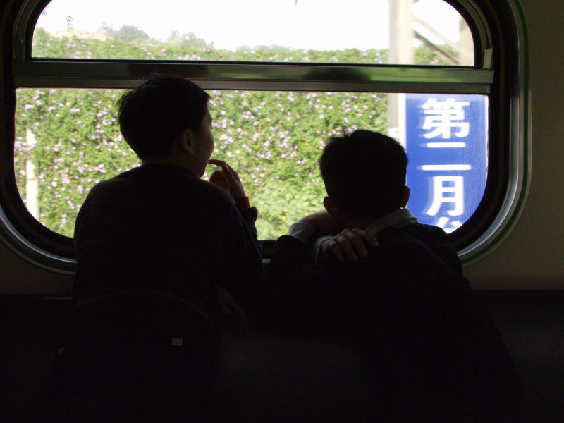 台灣鐵路旅遊攝影電車-區間車交談的旅客2002攝影照片31