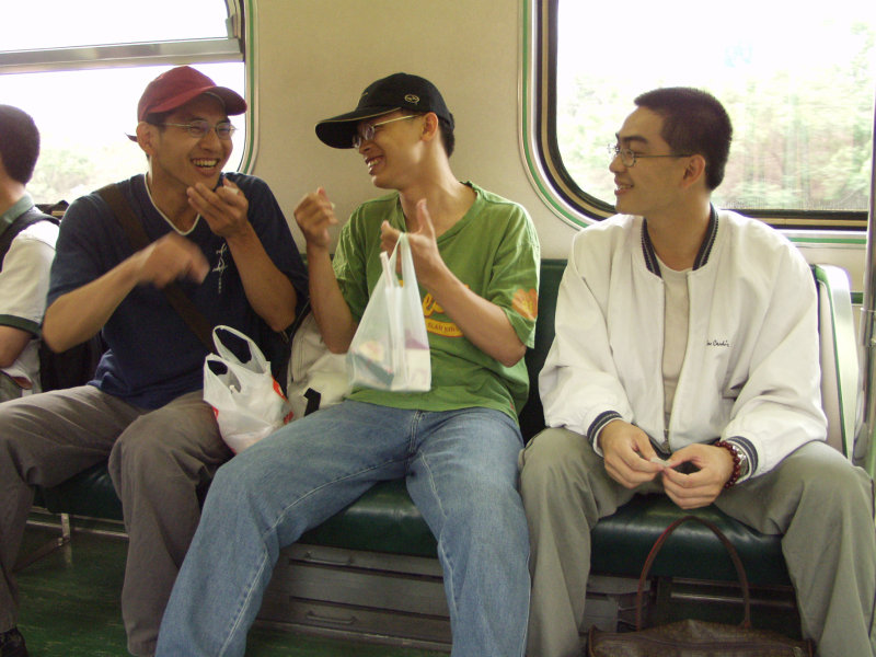 台灣鐵路旅遊攝影電車-區間車交談的旅客2002攝影照片43