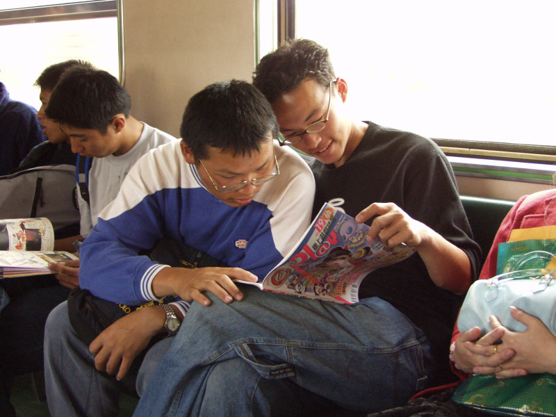 台灣鐵路旅遊攝影電車-區間車交談的旅客2002攝影照片53