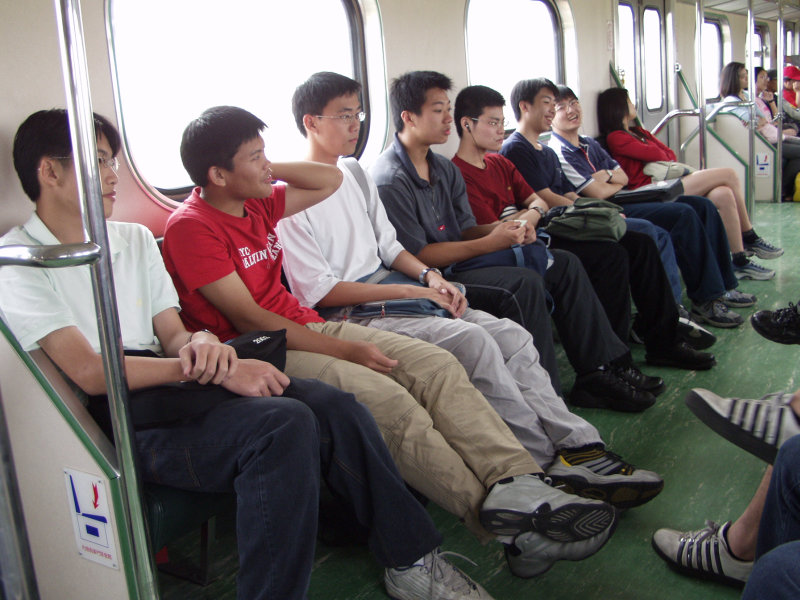 台灣鐵路旅遊攝影電車-區間車交談的旅客2002攝影照片55