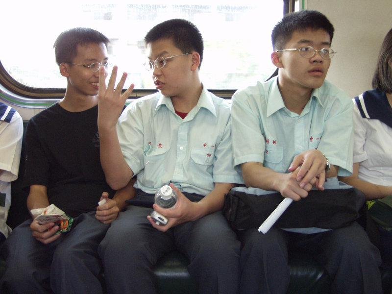 台灣鐵路旅遊攝影電車-區間車交談的旅客2002攝影照片57