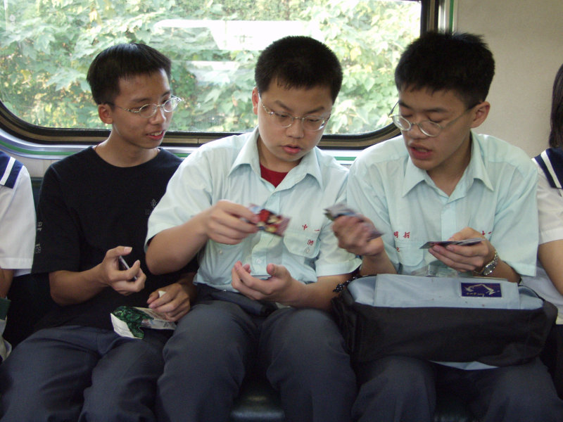 台灣鐵路旅遊攝影電車-區間車交談的旅客2002攝影照片62