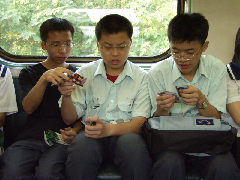 台灣鐵路旅遊攝影電車-區間車交談的旅客2002攝影照片63
