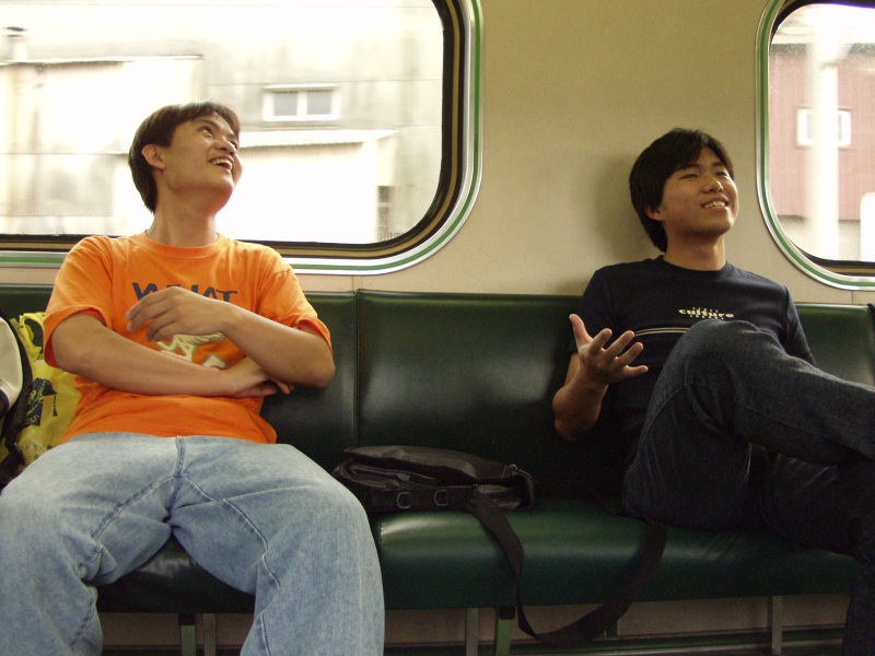 台灣鐵路旅遊攝影電車-區間車交談的旅客2002攝影照片71