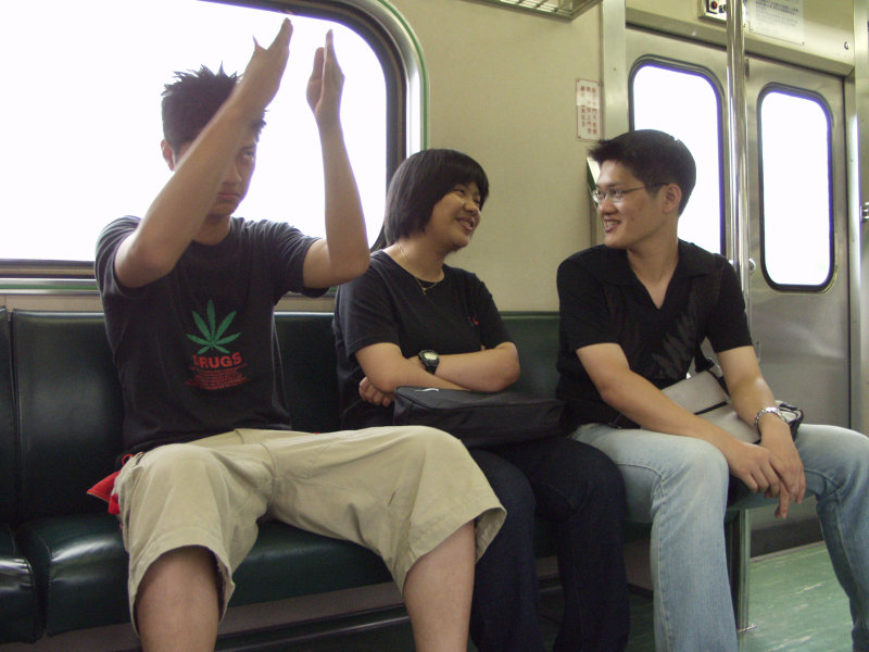 台灣鐵路旅遊攝影電車-區間車交談的旅客2002攝影照片75