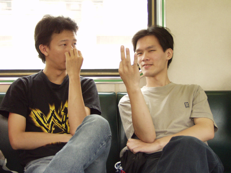 台灣鐵路旅遊攝影電車-區間車交談的旅客2002攝影照片81