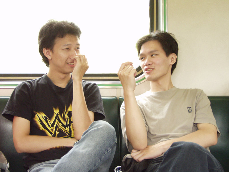 台灣鐵路旅遊攝影電車-區間車交談的旅客2002攝影照片82