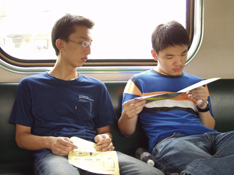台灣鐵路旅遊攝影電車-區間車交談的旅客2002攝影照片92