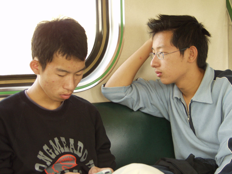 台灣鐵路旅遊攝影電車-區間車交談的旅客2002攝影照片101