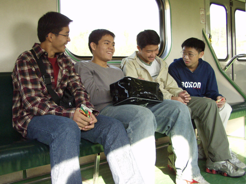 台灣鐵路旅遊攝影電車-區間車交談的旅客2002攝影照片103