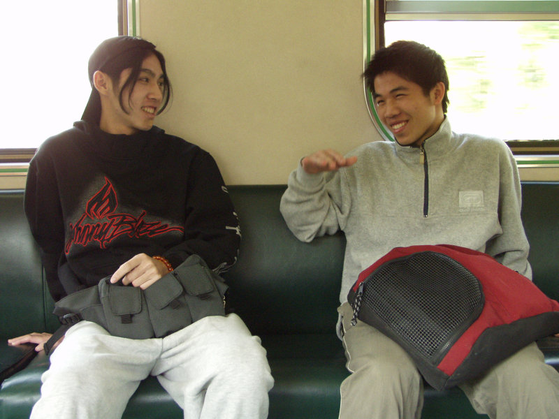 台灣鐵路旅遊攝影電車-區間車交談的旅客2002攝影照片107